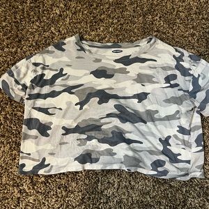 Soft cropped camo tee
